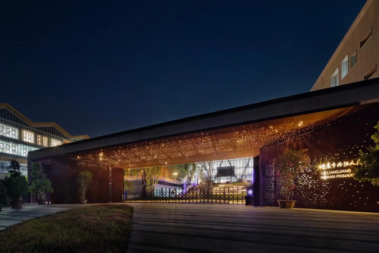 BIM Architecture | Chongqing Liangjiang People's Primary School: Brave Adventure in Nature/Gad