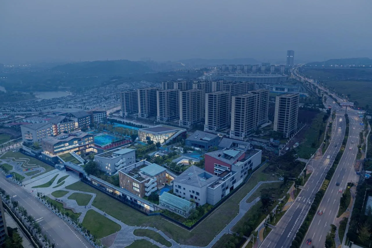 BIM Architecture | Chongqing Liangjiang People's Primary School: Brave Adventure in Nature/Gad