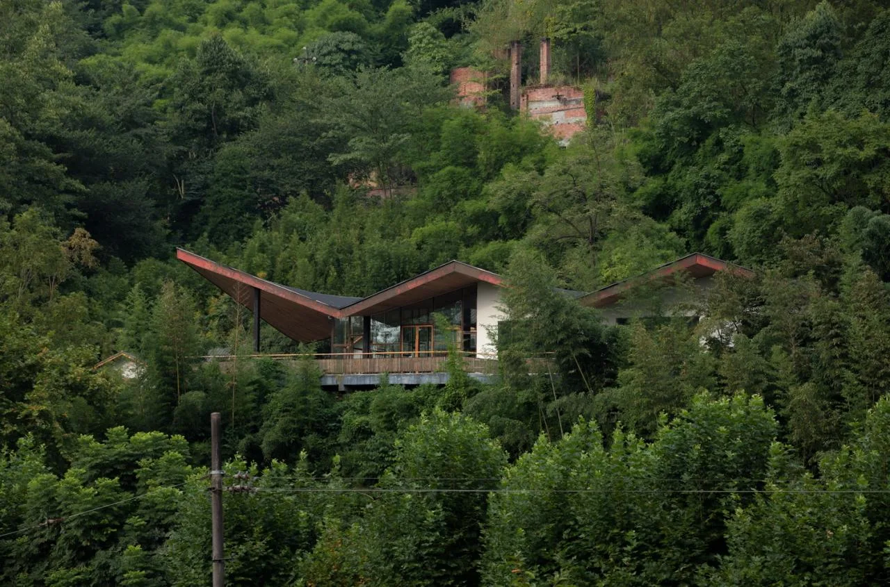 BIM Architecture | Building a Shared Factory/Time Space Building with Peaks on an Abandoned Chicken Shed on a Half Cliff