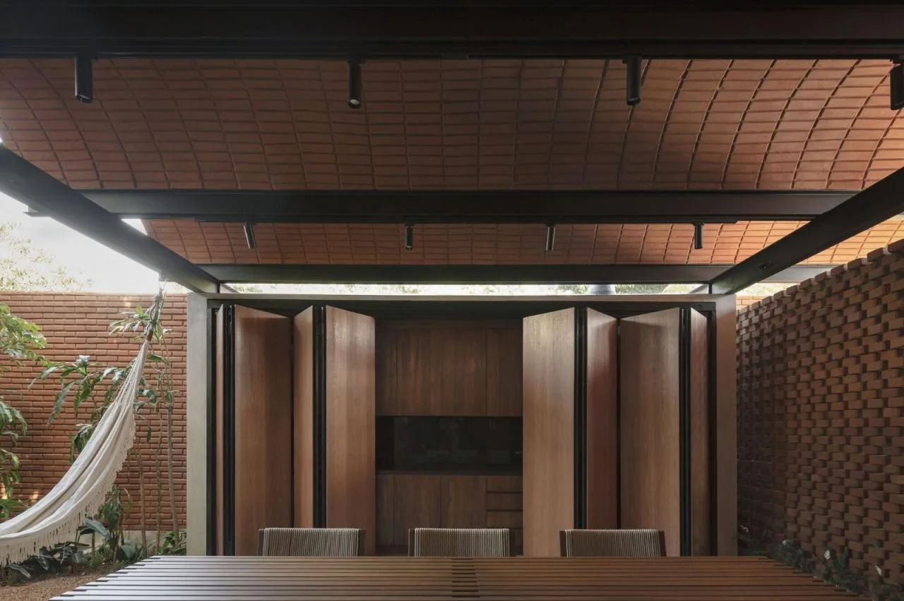 BIM Architecture | Handmade pressed brick and wood construction for self owned houses/Equipo de Arquitectura