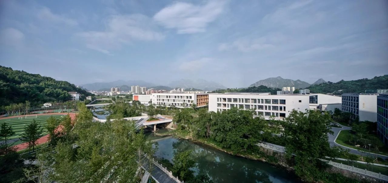 BIM Architecture | Asking Under the Tree, Building Gardens in the Mountains - Yueqing Jingshan Public School/Zhejiang University Architectural Design and Research Institute Co., Ltd