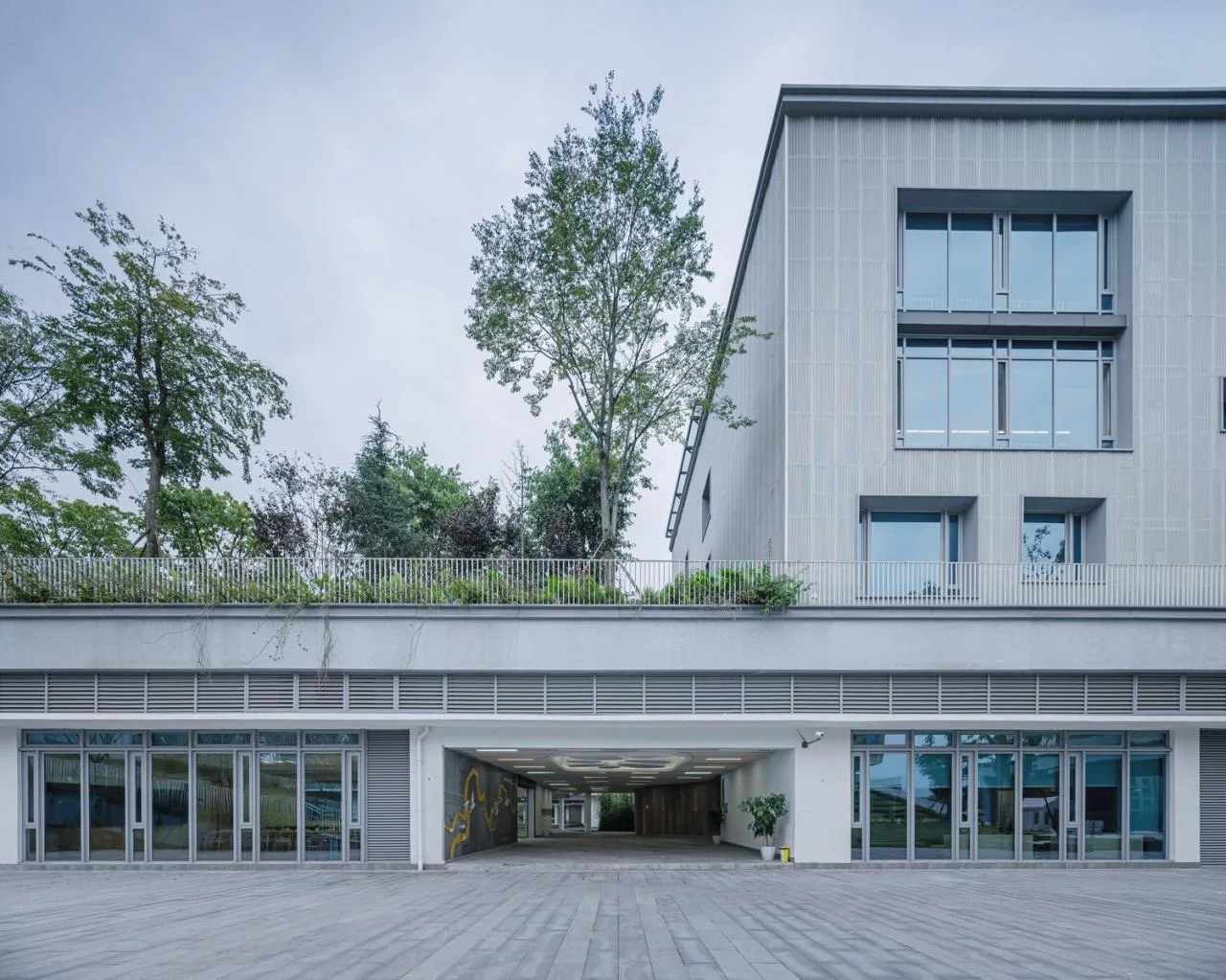 BIM Architecture | Chongqing Liangjiang People's Primary School: Brave Adventure in Nature/Gad