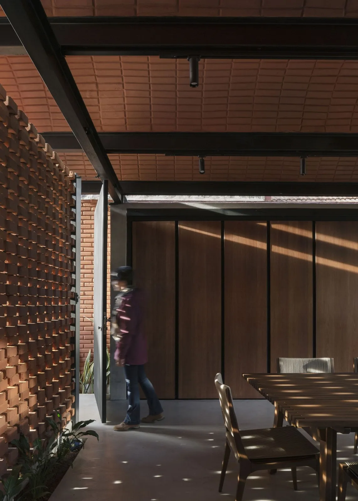 BIM Architecture | Handmade pressed brick and wood construction for self owned houses/Equipo de Arquitectura