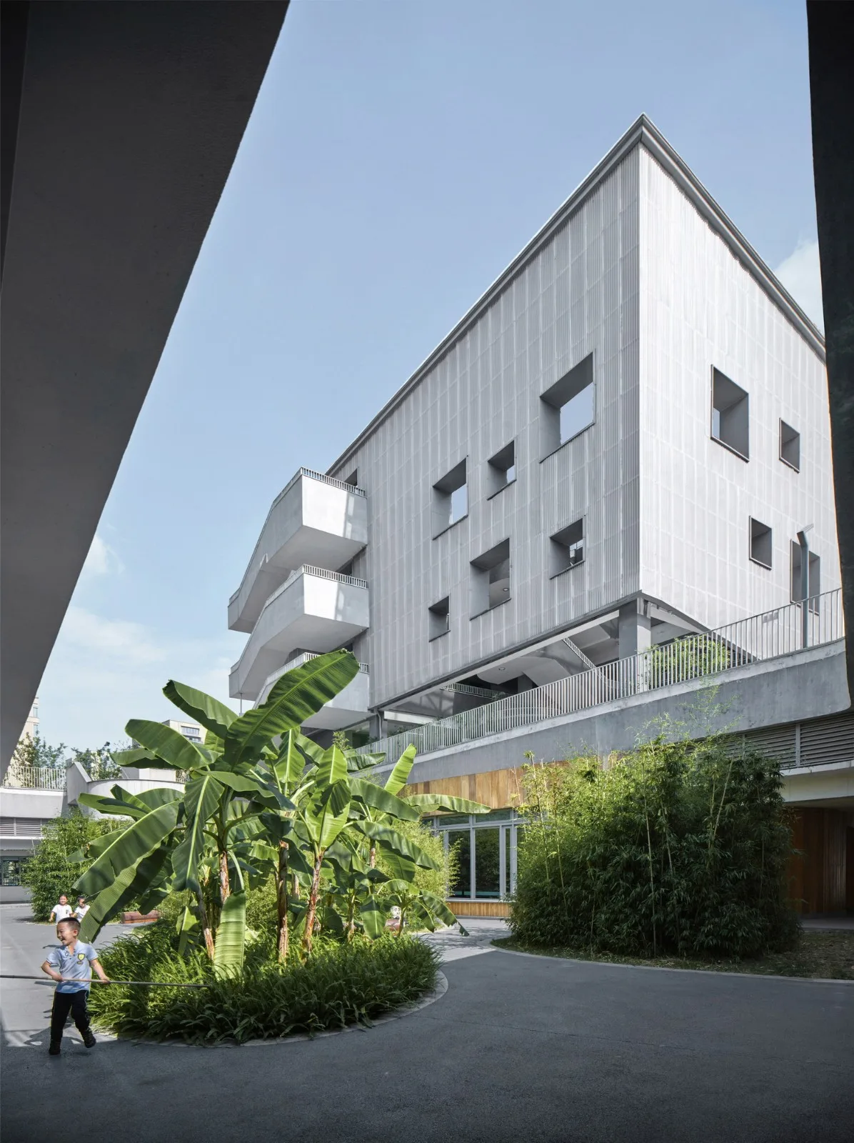 BIM Architecture | Chongqing Liangjiang People's Primary School: Brave Adventure in Nature/Gad
