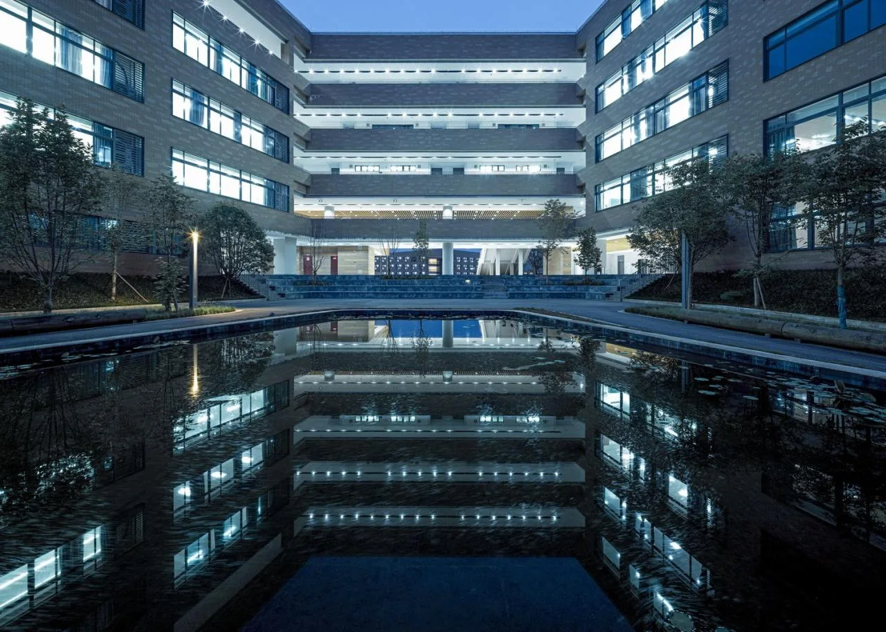 BIM Architecture | Southwest University Affiliated Middle School Liangjiang Campus: Disappearing High Density Campus/Gad