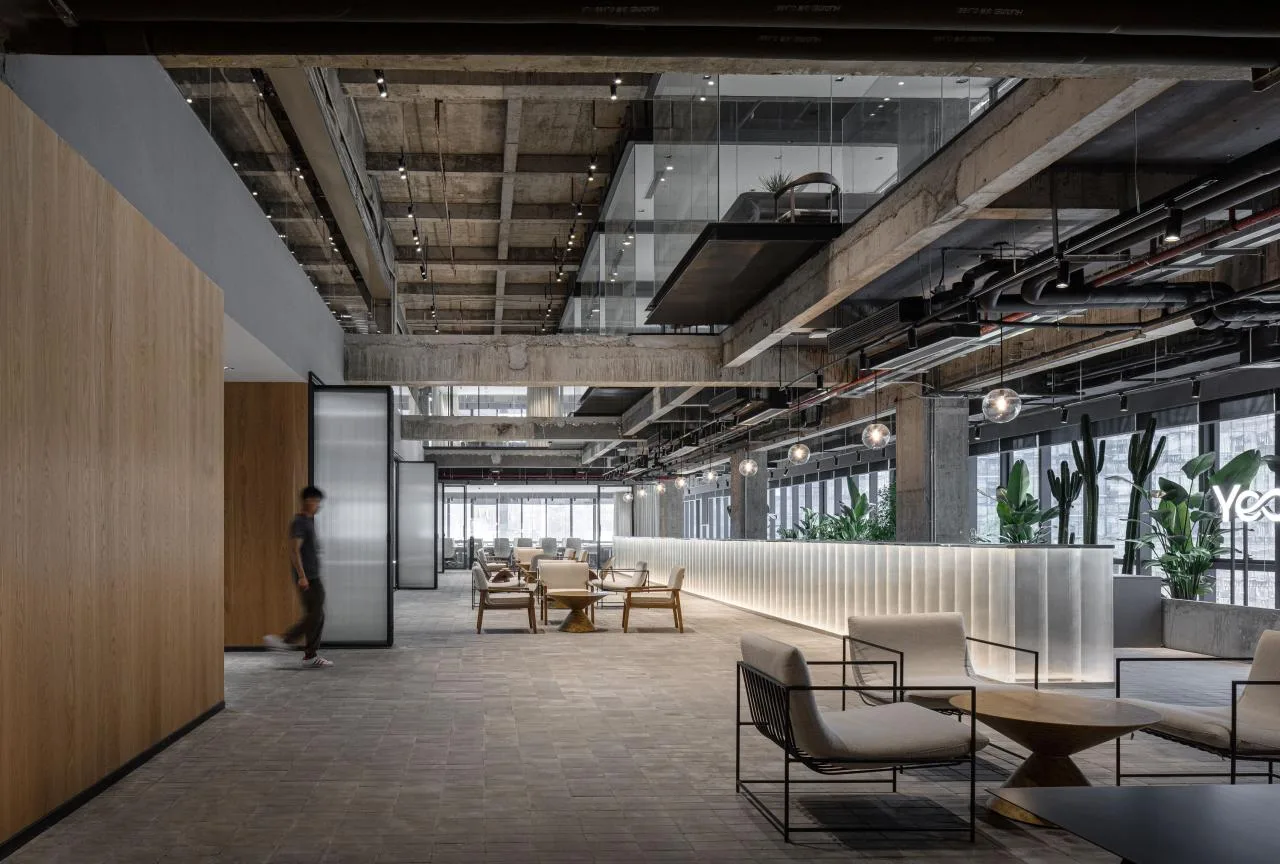 BIM Architecture | Introducing Suspended Meeting Rooms into Mobile Office Space/JSPA Design