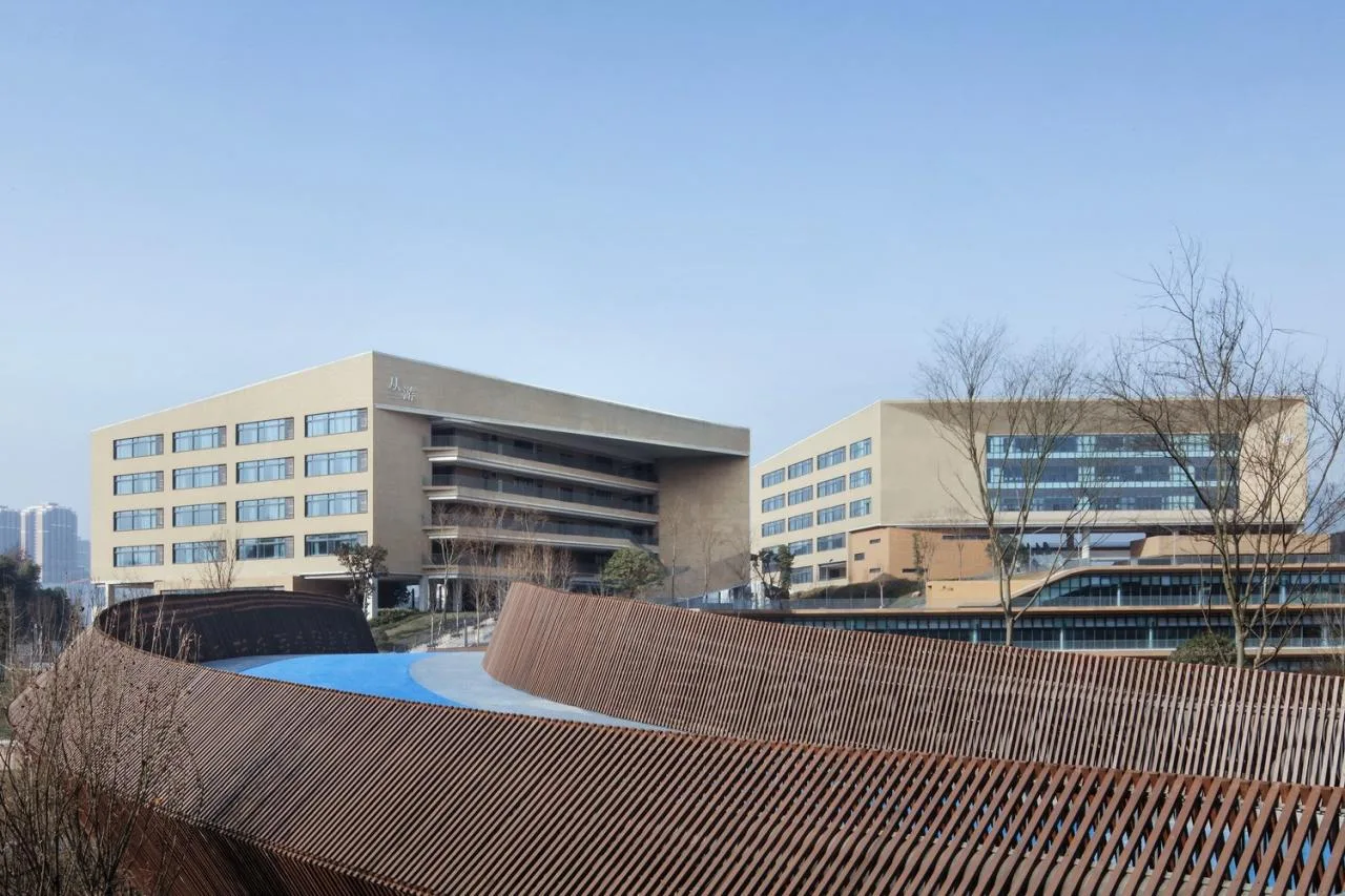 BIM Architecture | Southwest University Affiliated Middle School Liangjiang Campus: Disappearing High Density Campus/Gad