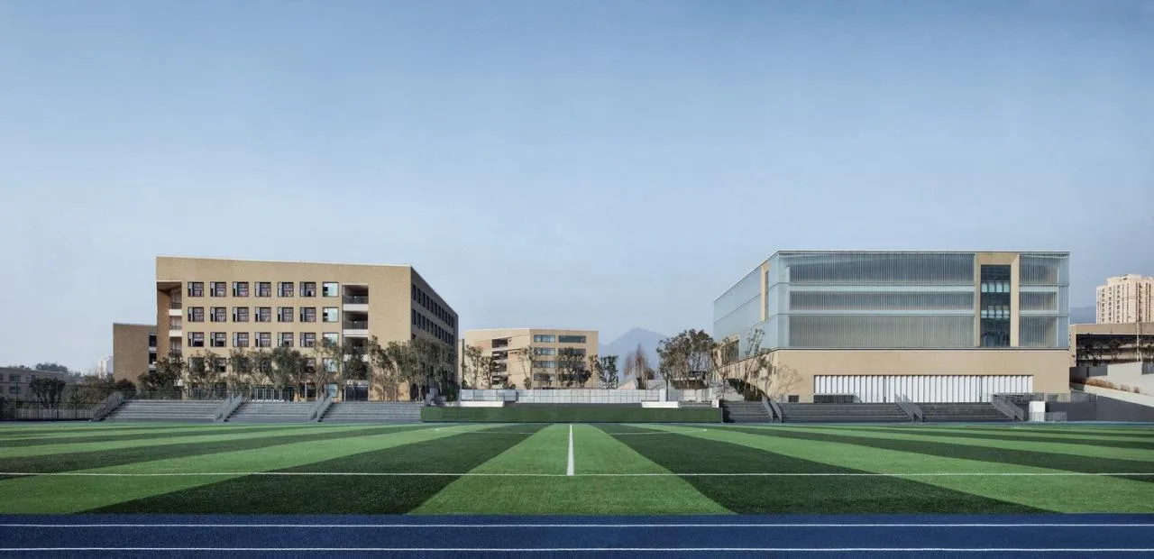 BIM Architecture | Southwest University Affiliated Middle School Liangjiang Campus: Disappearing High Density Campus/Gad