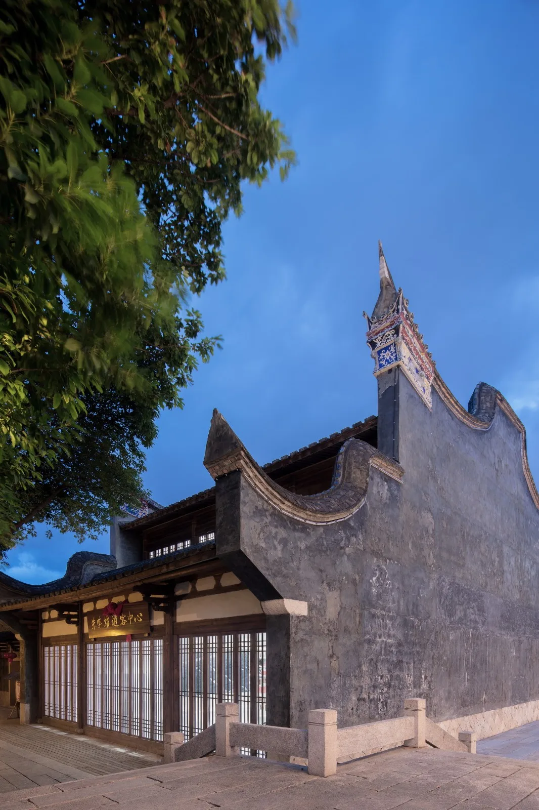 BIM Architecture | Symbiosis of the Times: 'Modern White'/Balanced Space Design in the Historical and Ancient Houses of Zhuzifang