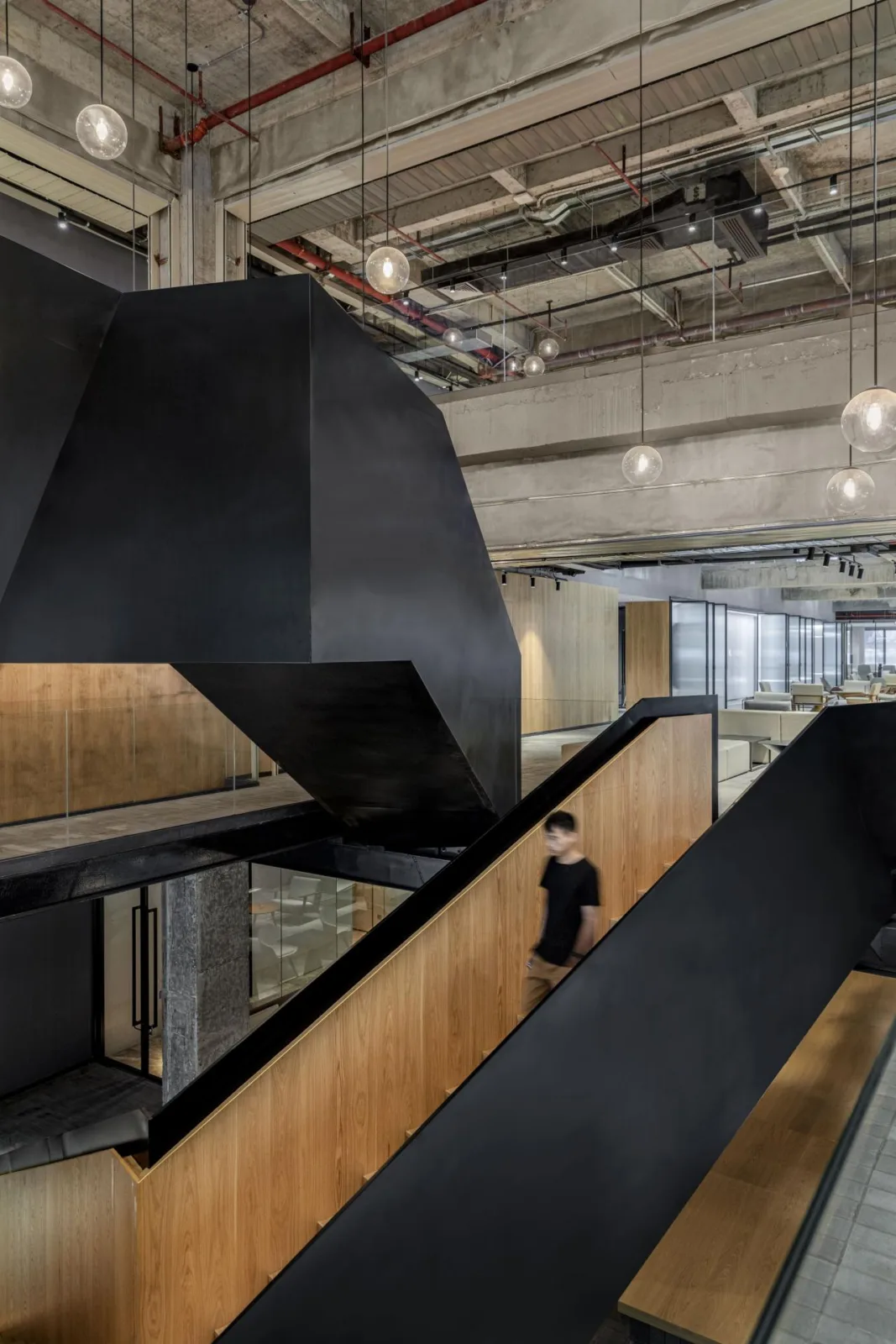 BIM Architecture | Introducing Suspended Meeting Rooms into Mobile Office Space/JSPA Design