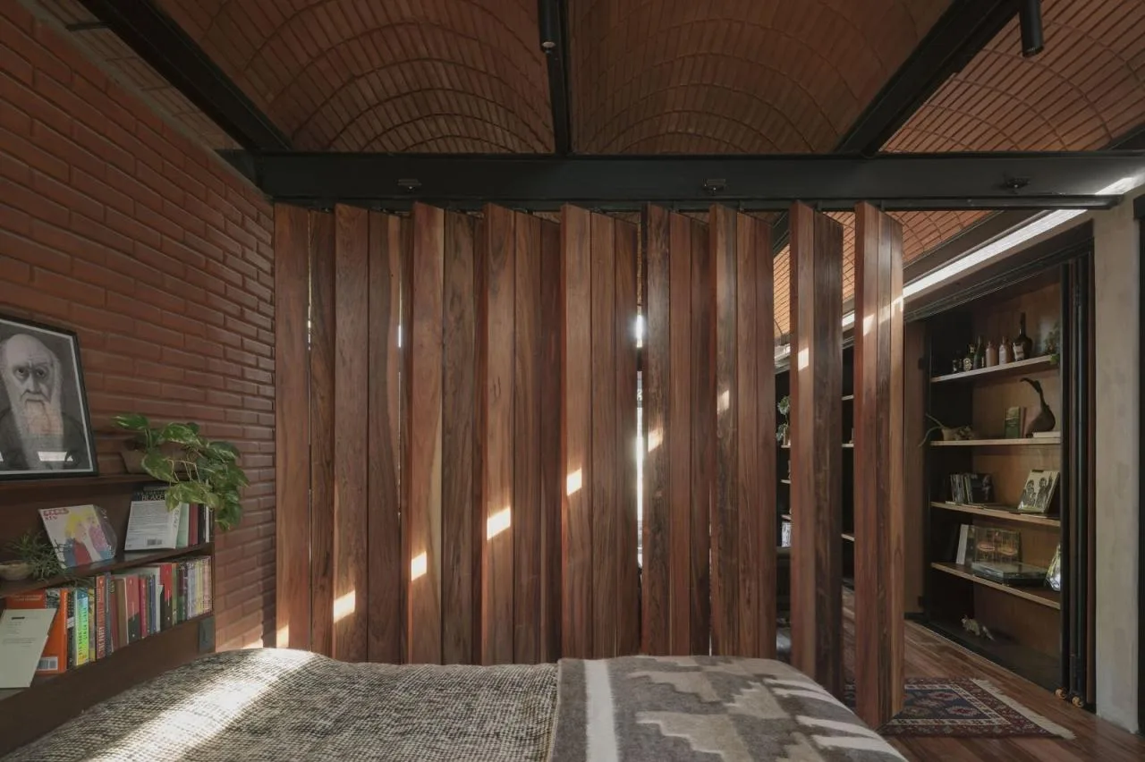 BIM Architecture | Handmade pressed brick and wood construction for self owned houses/Equipo de Arquitectura