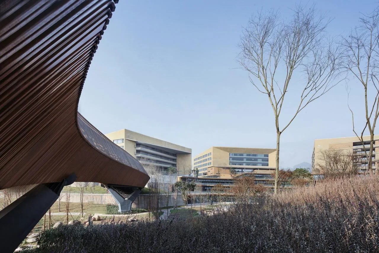 BIM Architecture | Southwest University Affiliated Middle School Liangjiang Campus: Disappearing High Density Campus/Gad