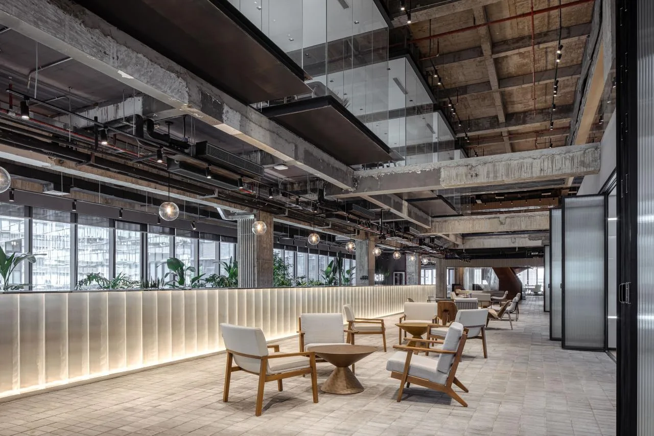 BIM Architecture | Introducing Suspended Meeting Rooms into Mobile Office Space/JSPA Design