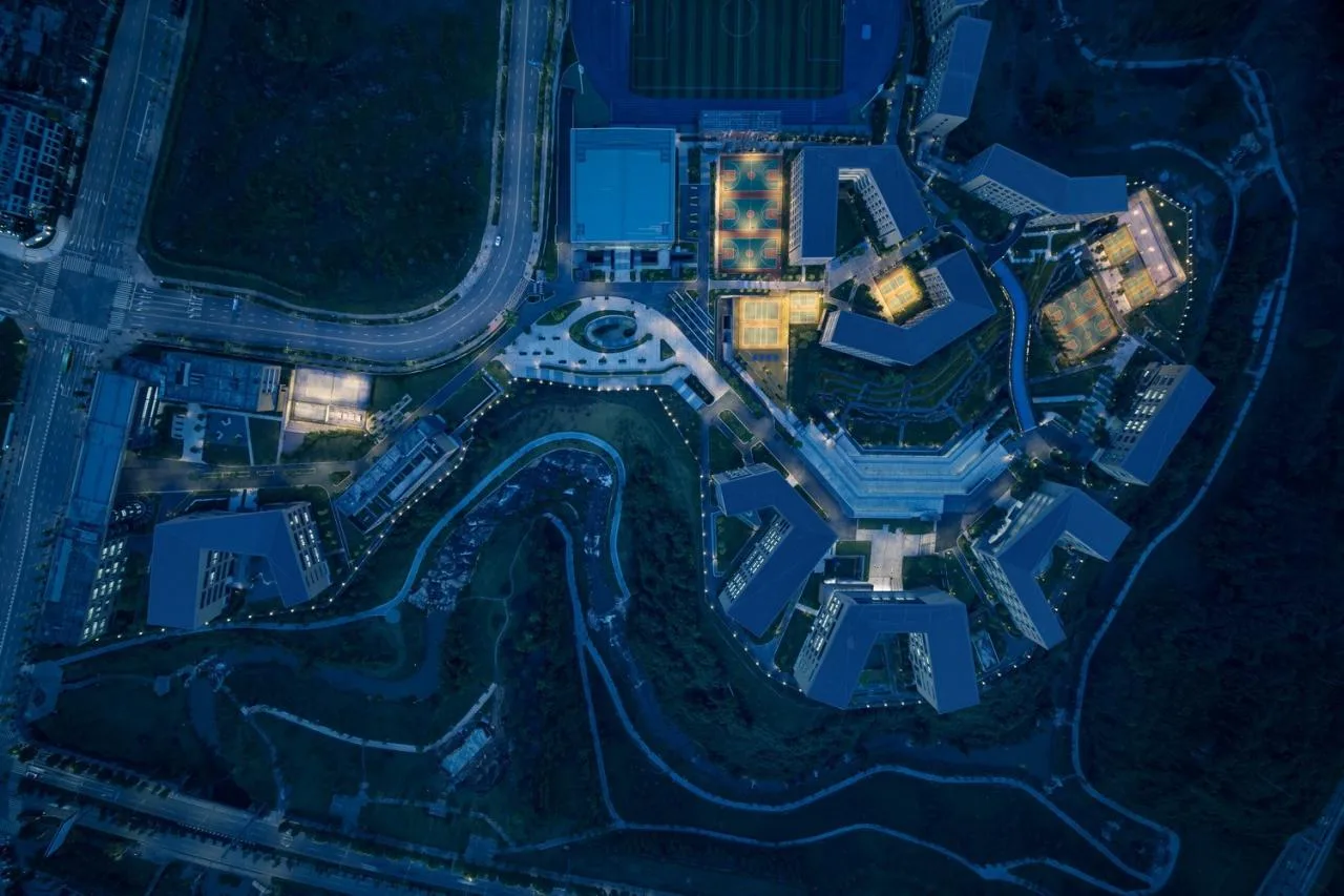 BIM Architecture | Southwest University Affiliated Middle School Liangjiang Campus: Disappearing High Density Campus/Gad