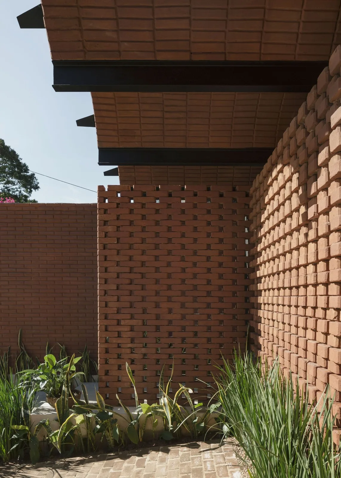 BIM Architecture | Handmade pressed brick and wood construction for self owned houses/Equipo de Arquitectura