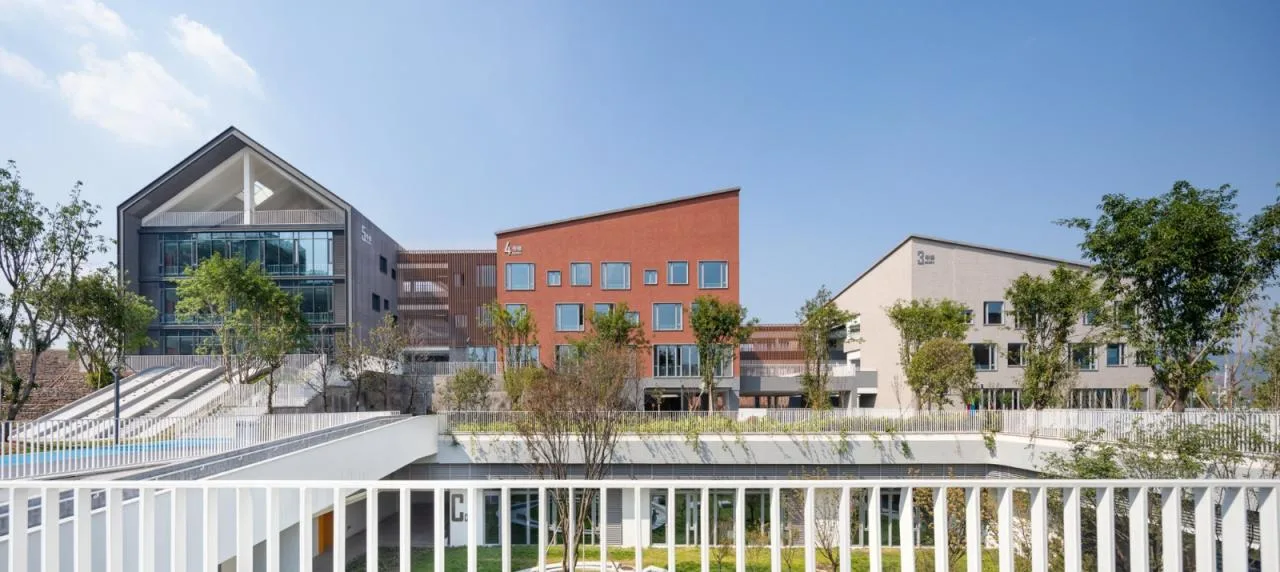 BIM Architecture | Chongqing Liangjiang People's Primary School: Brave Adventure in Nature/Gad