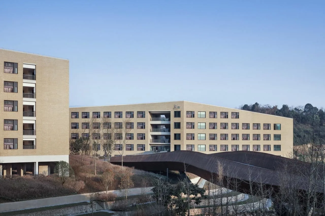 BIM Architecture | Southwest University Affiliated Middle School Liangjiang Campus: Disappearing High Density Campus/Gad