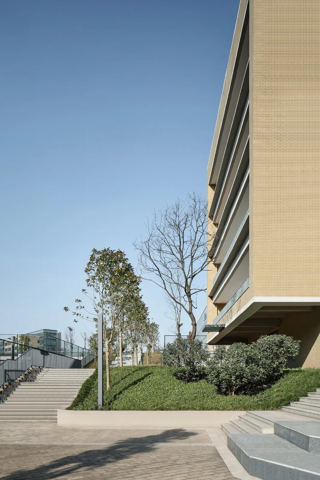 BIM Architecture | Southwest University Affiliated Middle School Liangjiang Campus: Disappearing High Density Campus/Gad