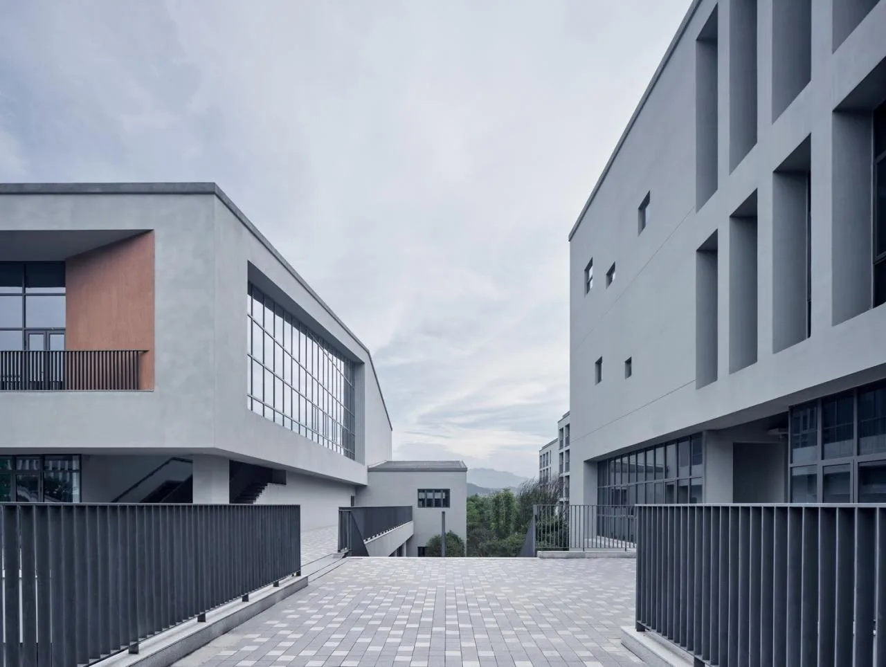 BIM Architecture | Asking Under the Tree, Building Gardens in the Mountains - Yueqing Jingshan Public School/Zhejiang University Architectural Design and Research Institute Co., Ltd