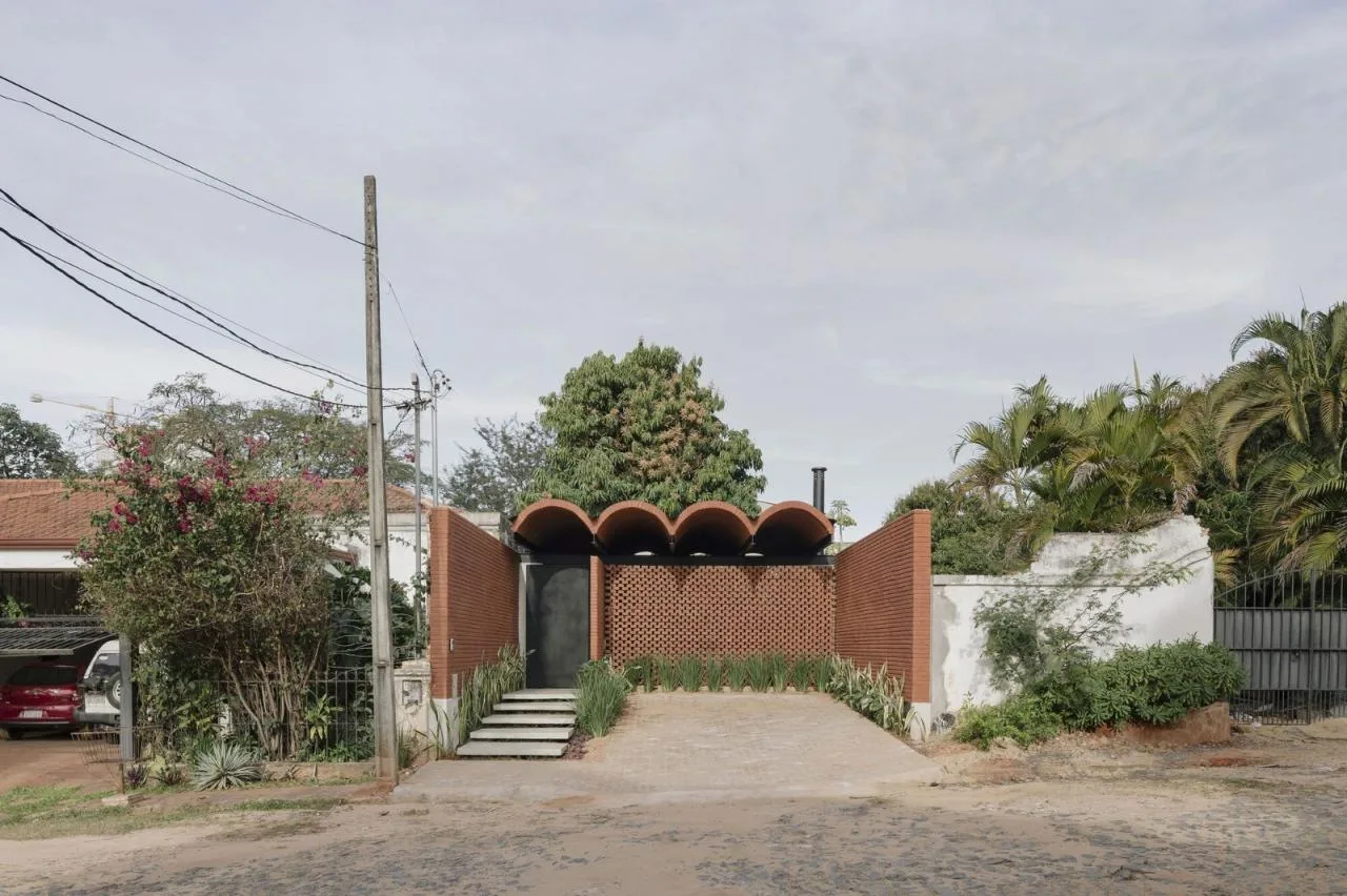BIM Architecture | Handmade pressed brick and wood construction for self owned houses/Equipo de Arquitectura