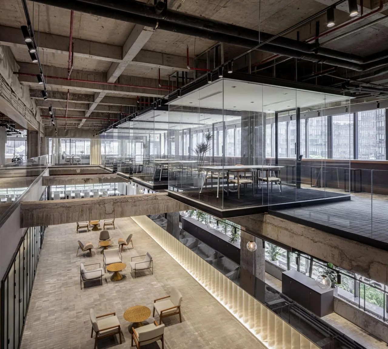 BIM Architecture | Introducing Suspended Meeting Rooms into Mobile Office Space/JSPA Design