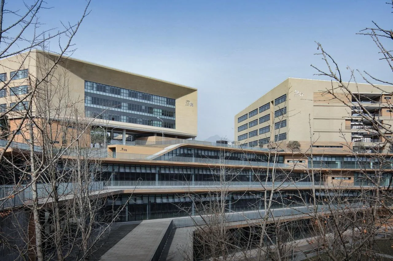 BIM Architecture | Southwest University Affiliated Middle School Liangjiang Campus: Disappearing High Density Campus/Gad