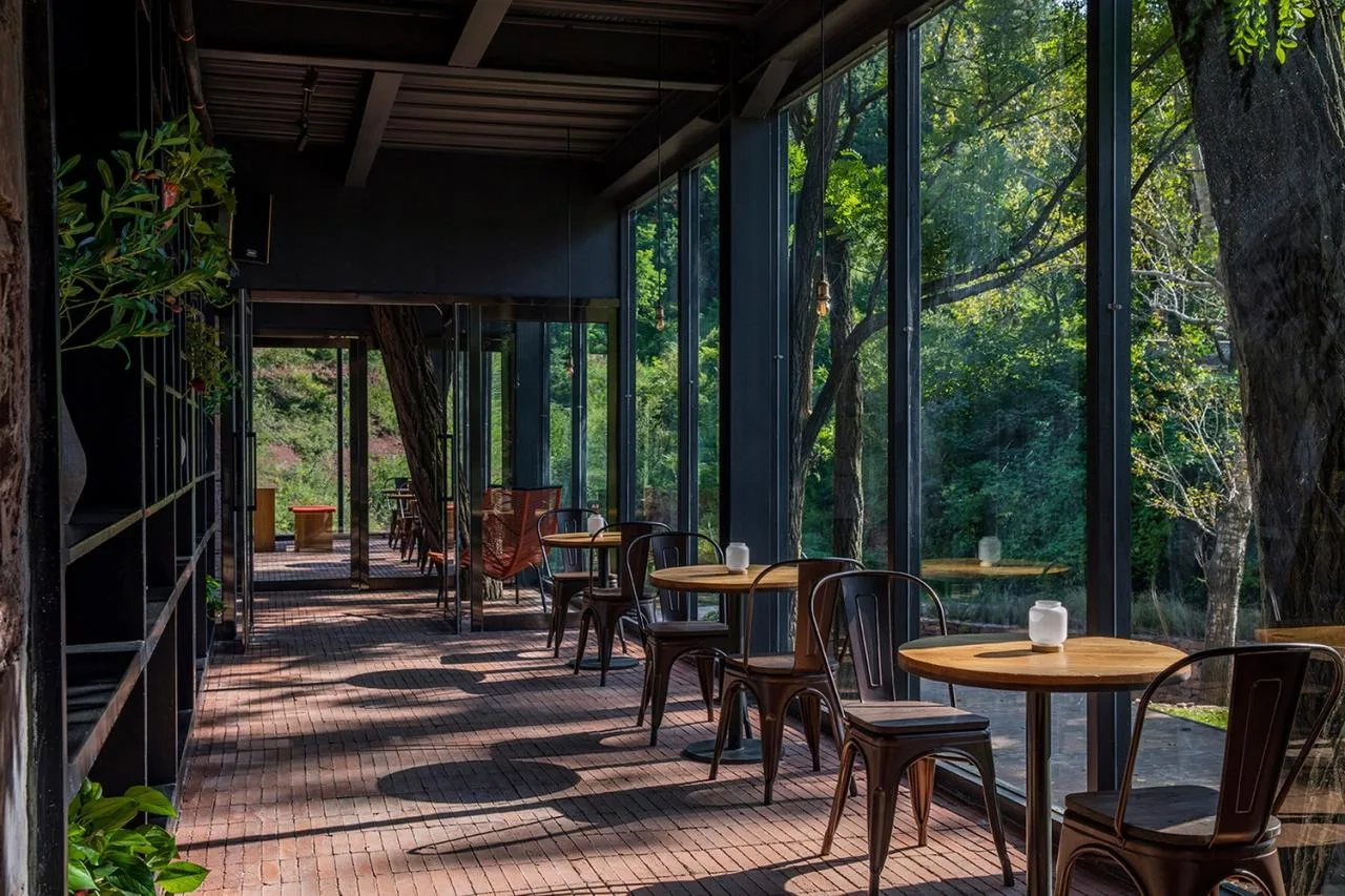 BIM Architecture | Coexistence with Trees and Old Earth Walls - Armory Coffee/Three Culture Architecture