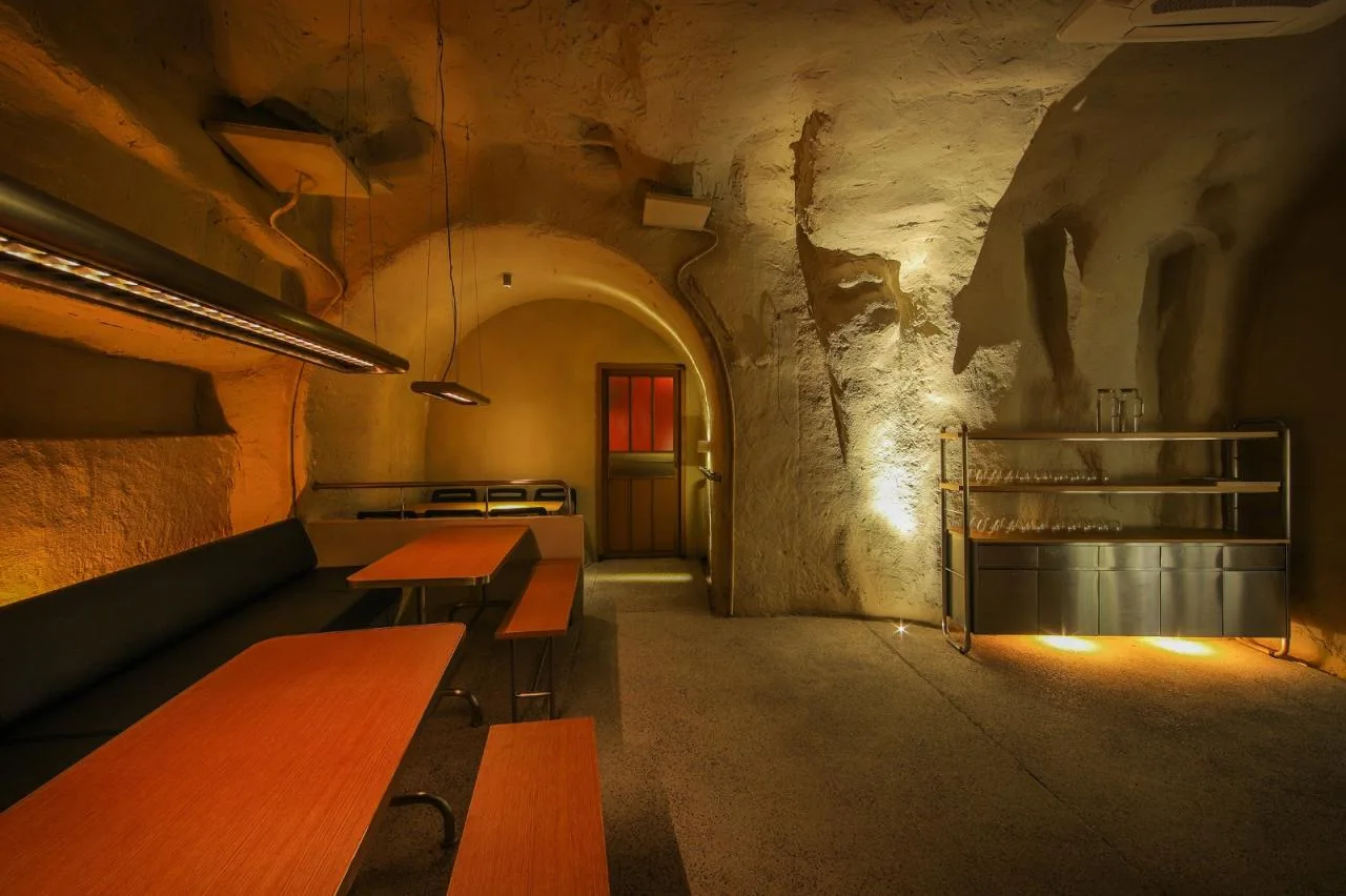 BIM Architecture | Caver - Bar in Airway/itD Studio