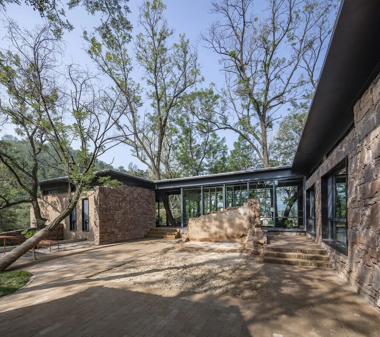 BIM Architecture | Coexistence with Trees and Old Earth Walls - Armory Coffee/Three Culture Architecture