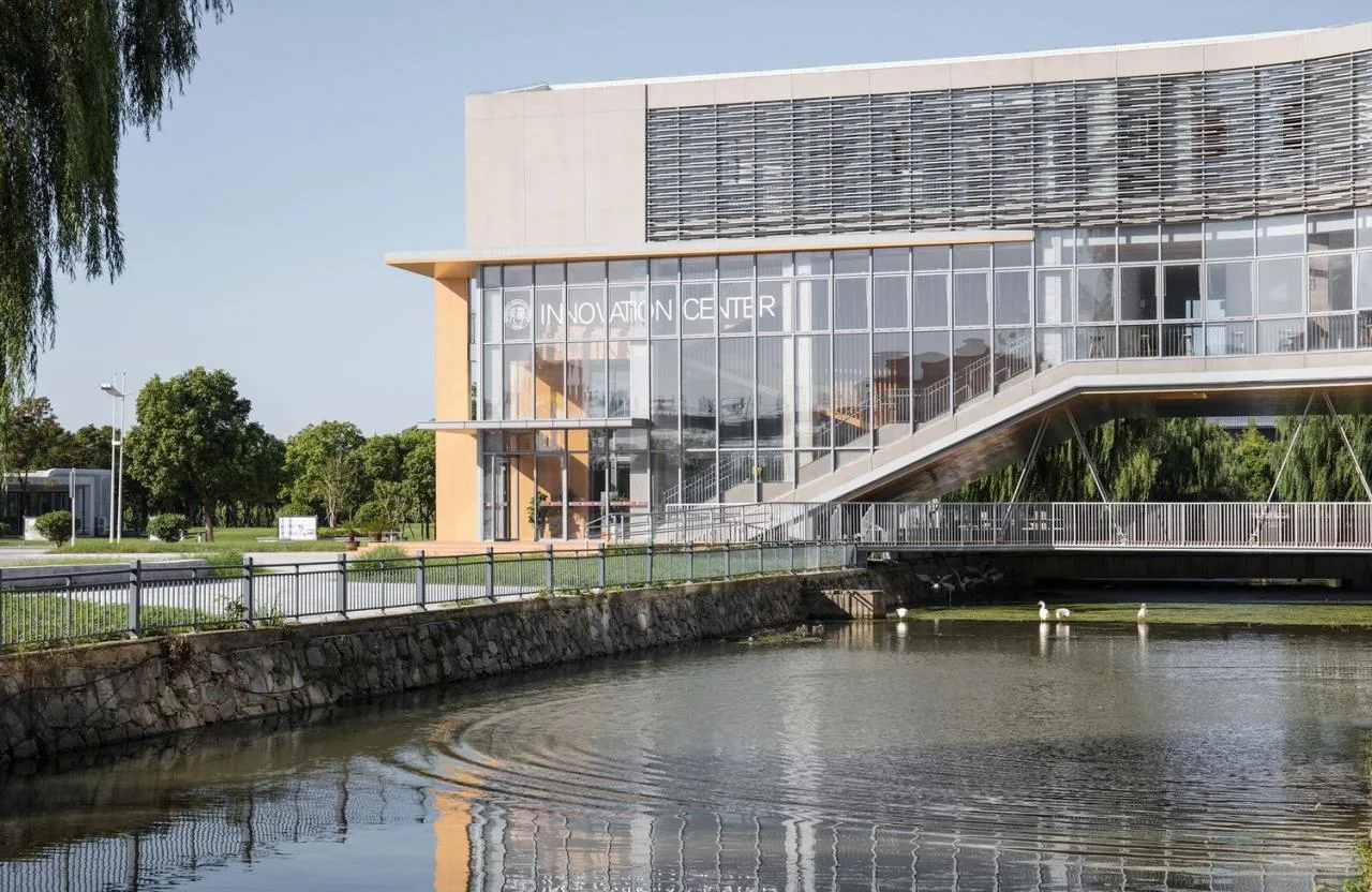 BIM Architecture | Bridge Teaching Building - Yancheng Foreign Language School Innovation Center/General Architecture