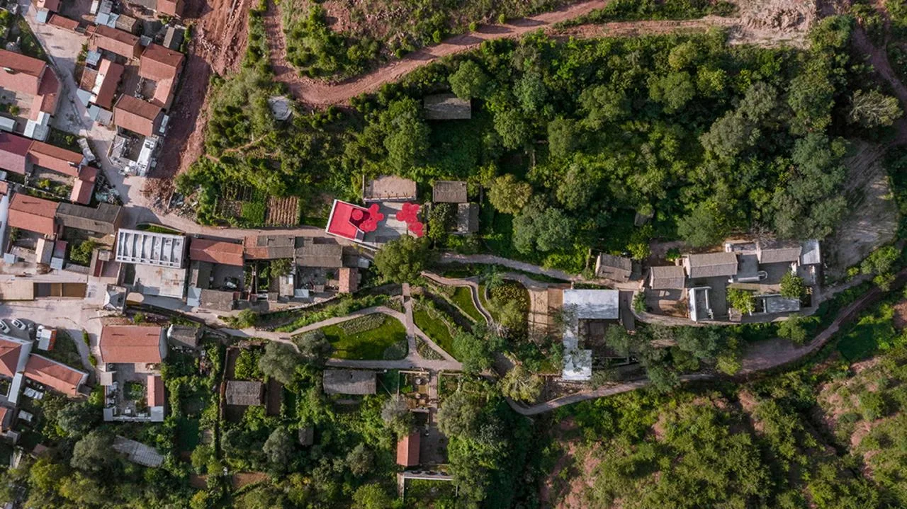 BIM Architecture | Coexistence with Trees and Old Earth Walls - Armory Coffee/Three Culture Architecture
