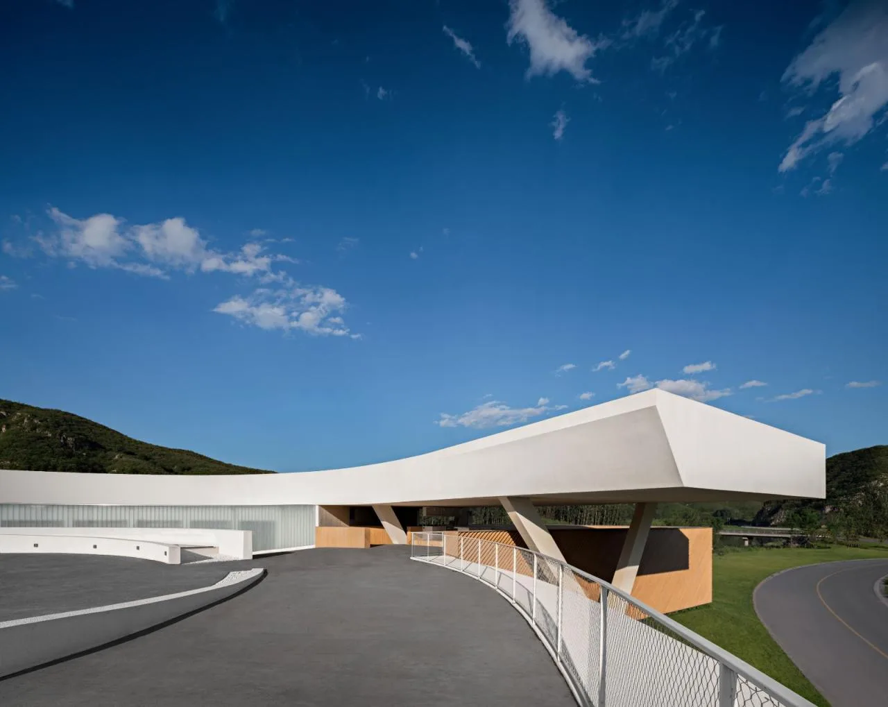 BIM Architecture | Revitalizing Rural Areas Requires' Integration of Knowledge and Action ': Tiangang Art Center/Hanlan Architecture