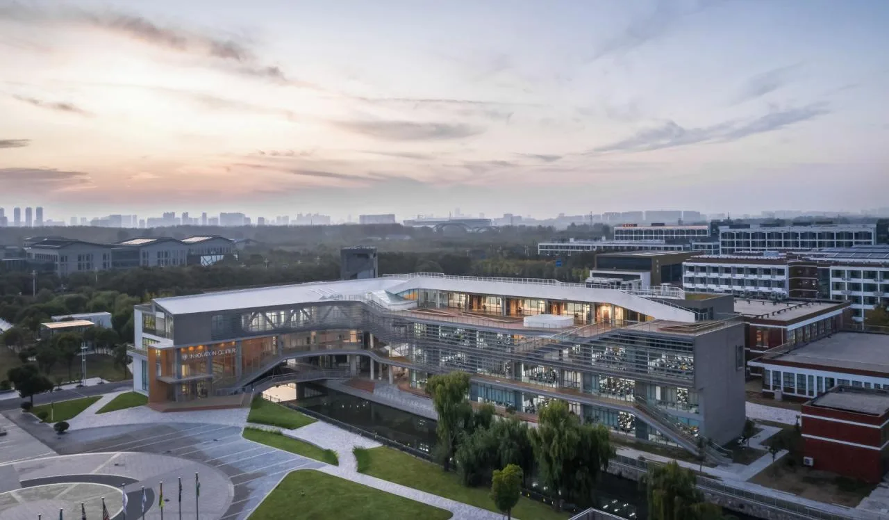 BIM Architecture | Bridge Teaching Building - Yancheng Foreign Language School Innovation Center/General Architecture