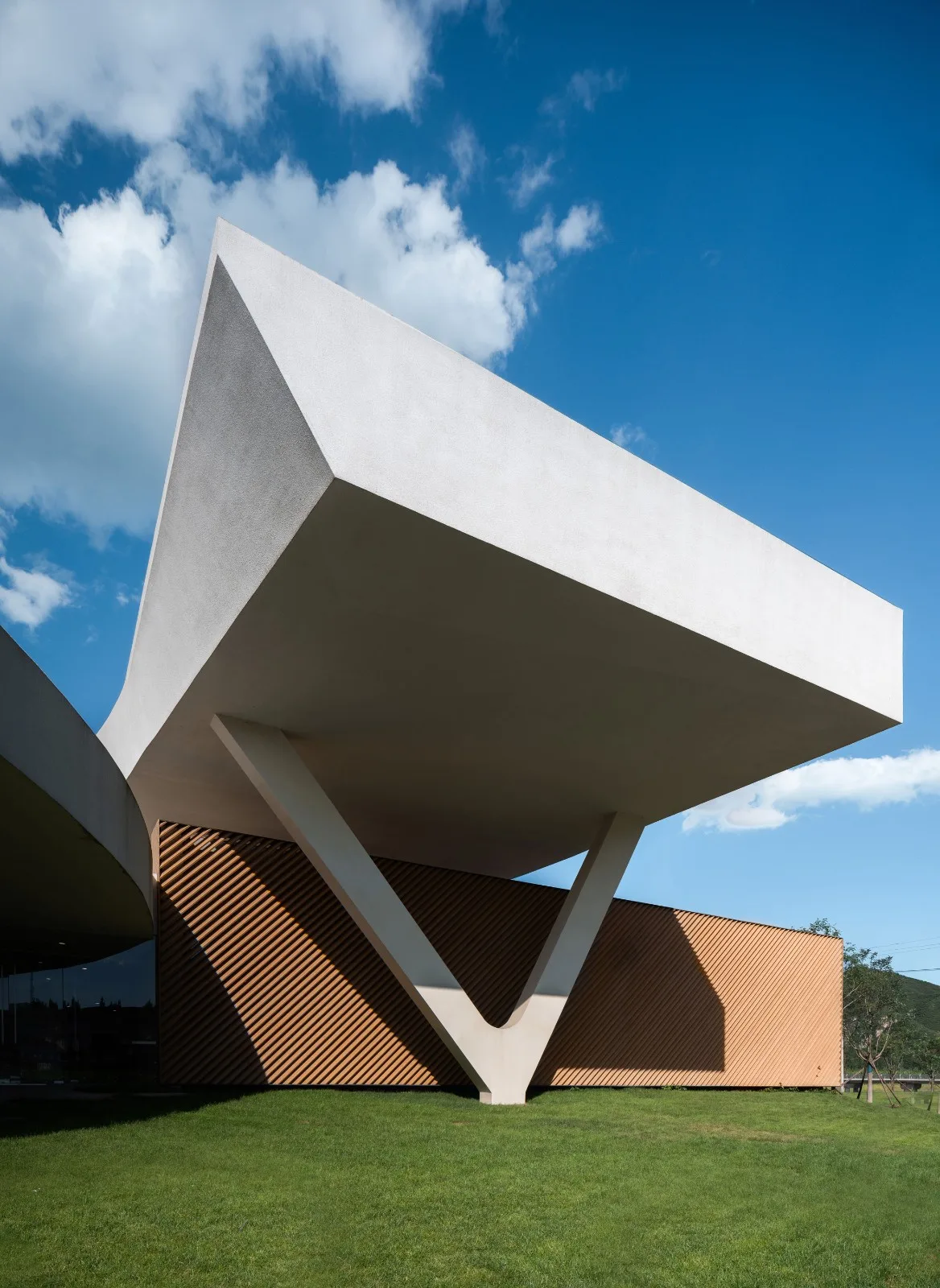 BIM Architecture | Revitalizing Rural Areas Requires' Integration of Knowledge and Action ': Tiangang Art Center/Hanlan Architecture
