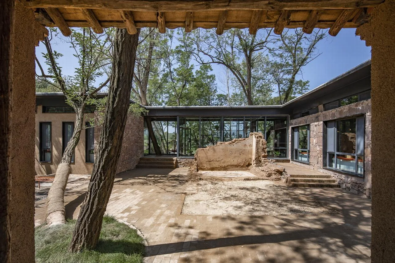 BIM Architecture | Coexistence with Trees and Old Earth Walls - Armory Coffee/Three Culture Architecture
