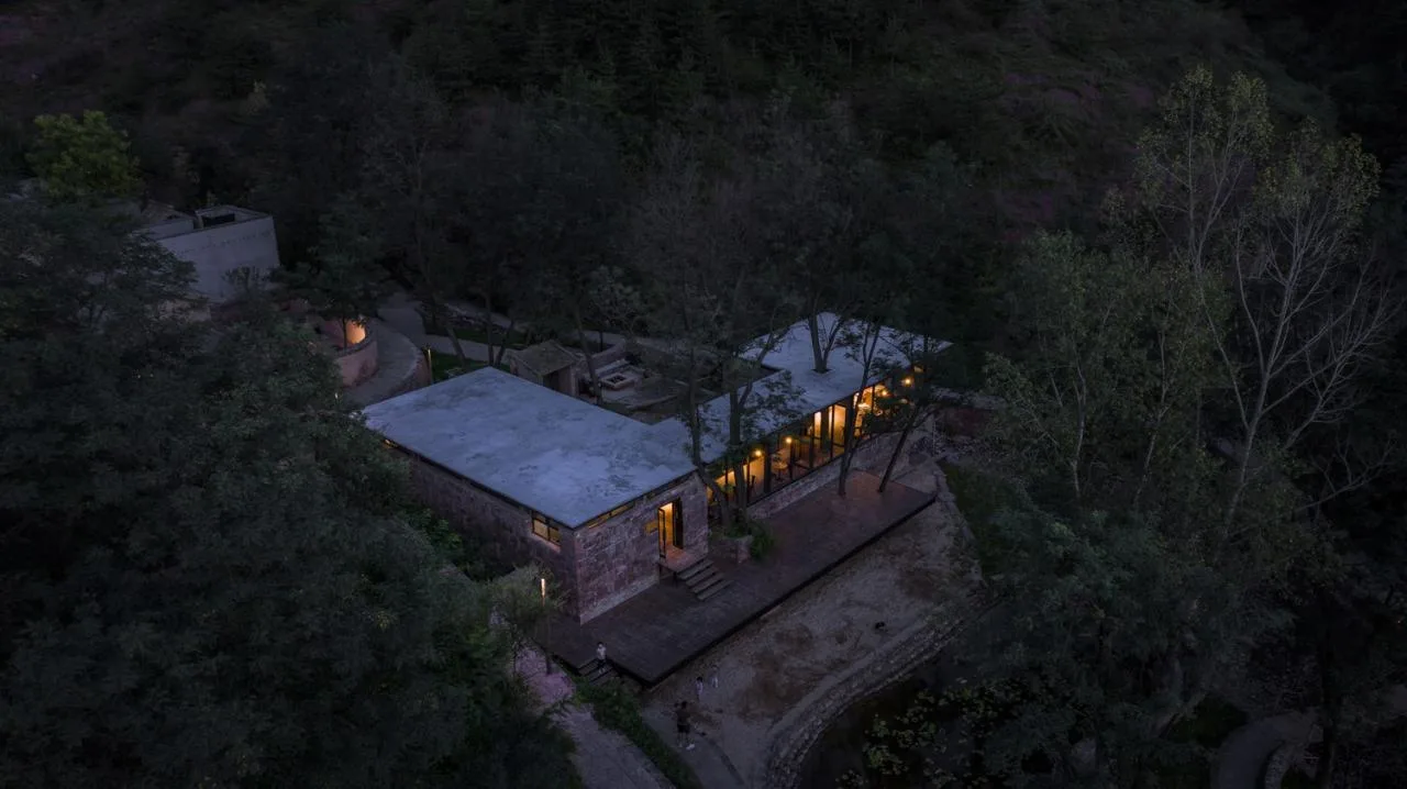 BIM Architecture | Coexistence with Trees and Old Earth Walls - Armory Coffee/Three Culture Architecture