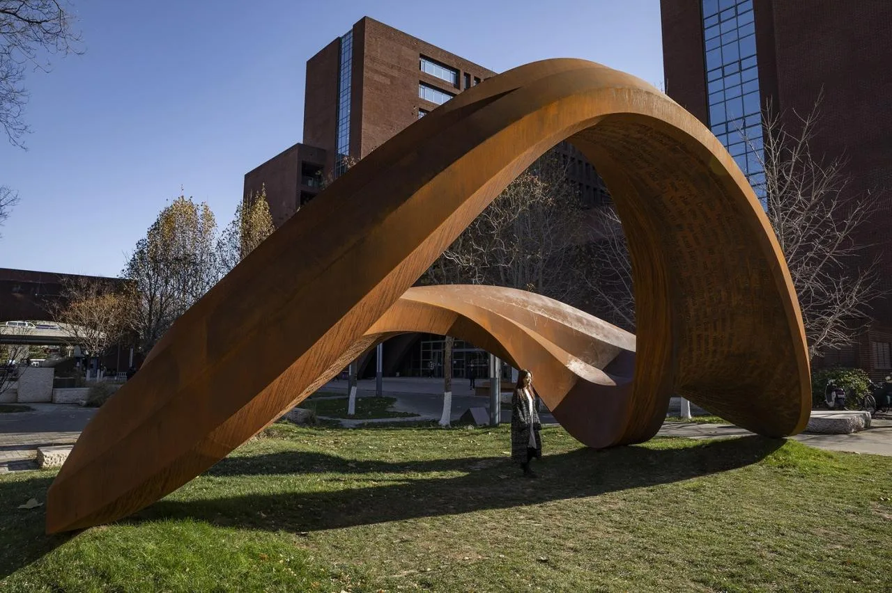 BIM Architecture | "Endless" - Public Art Works Commemorating the 80th Anniversary of Beijing Foreign Studies University/New Works by Hu Quanchun