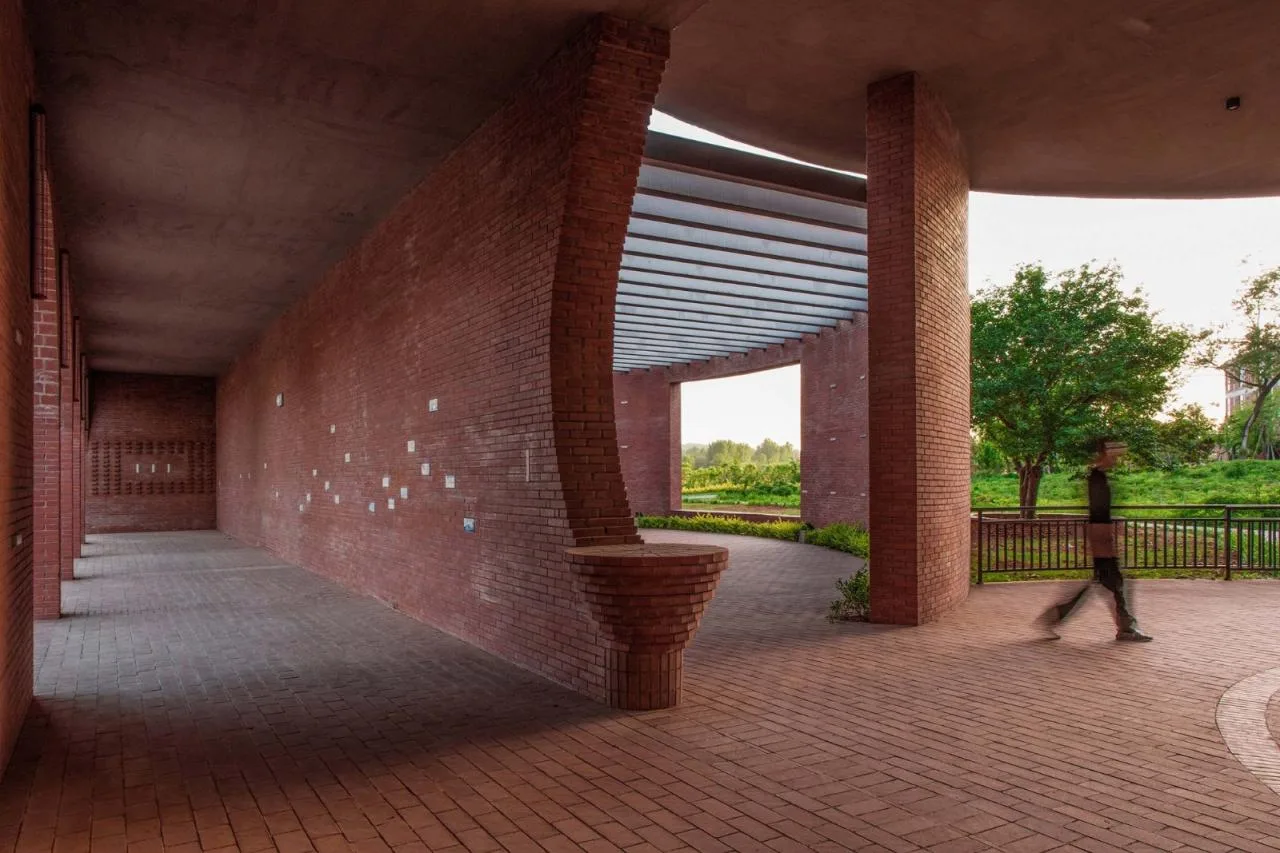 BIM Architecture | Lizigou Village Red Brick Natural Auditorium/KEYWORKS+Reng Architecture