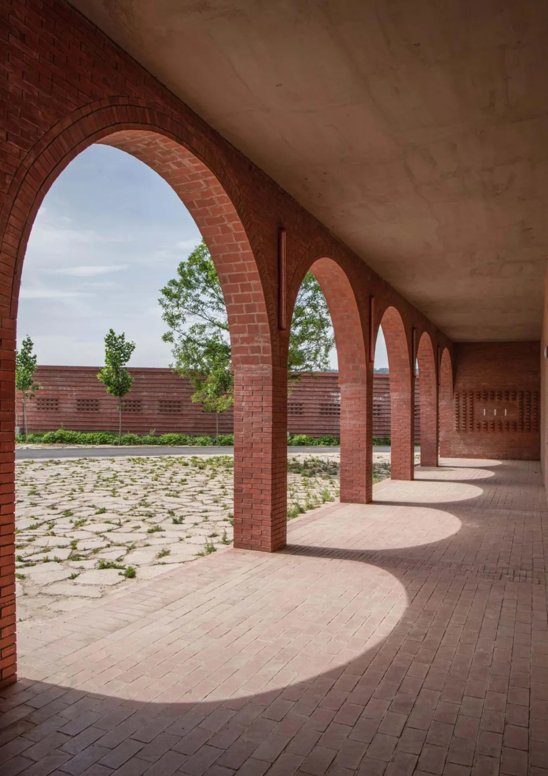BIM Architecture | Lizigou Village Red Brick Natural Auditorium/KEYWORKS+Reng Architecture