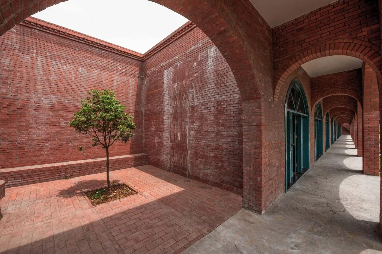 BIM Architecture | Lizigou Village Red Brick Natural Auditorium/KEYWORKS+Reng Architecture