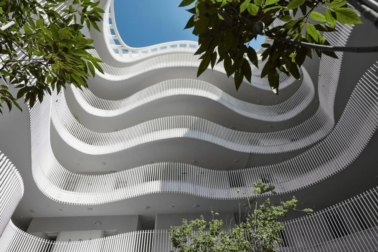 BIM Architecture | Drift like Central Apartment Building/HQ Architects