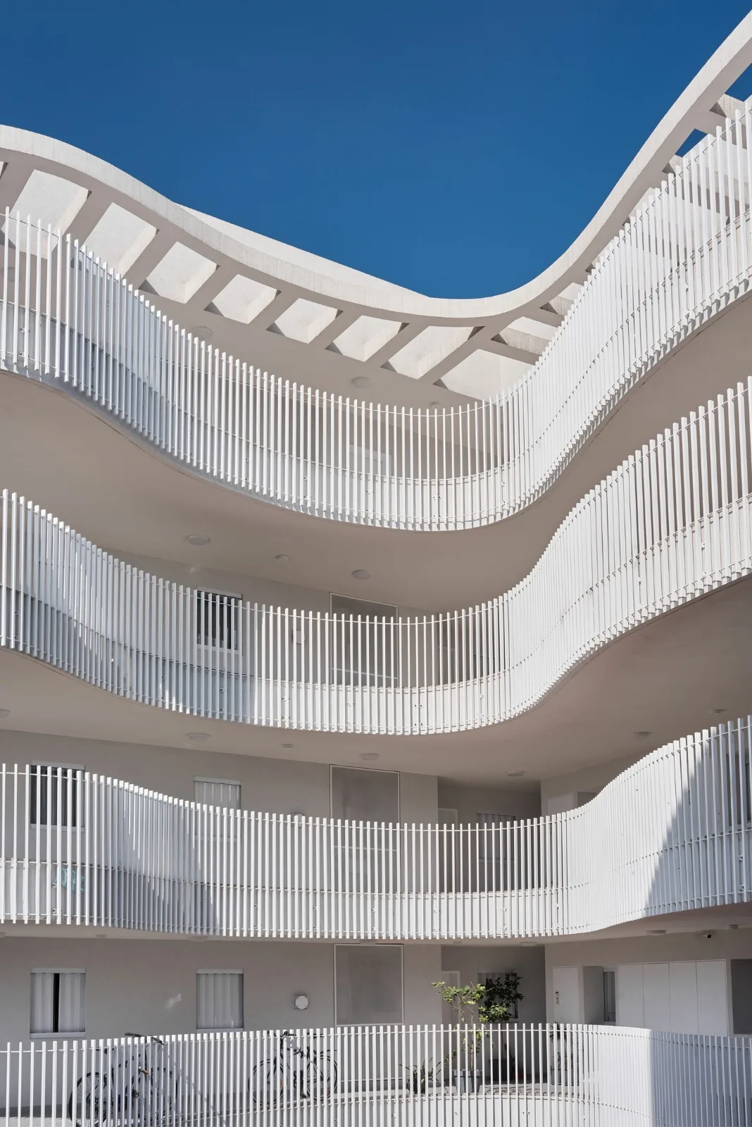 BIM Architecture | Drift like Central Apartment Building/HQ Architects