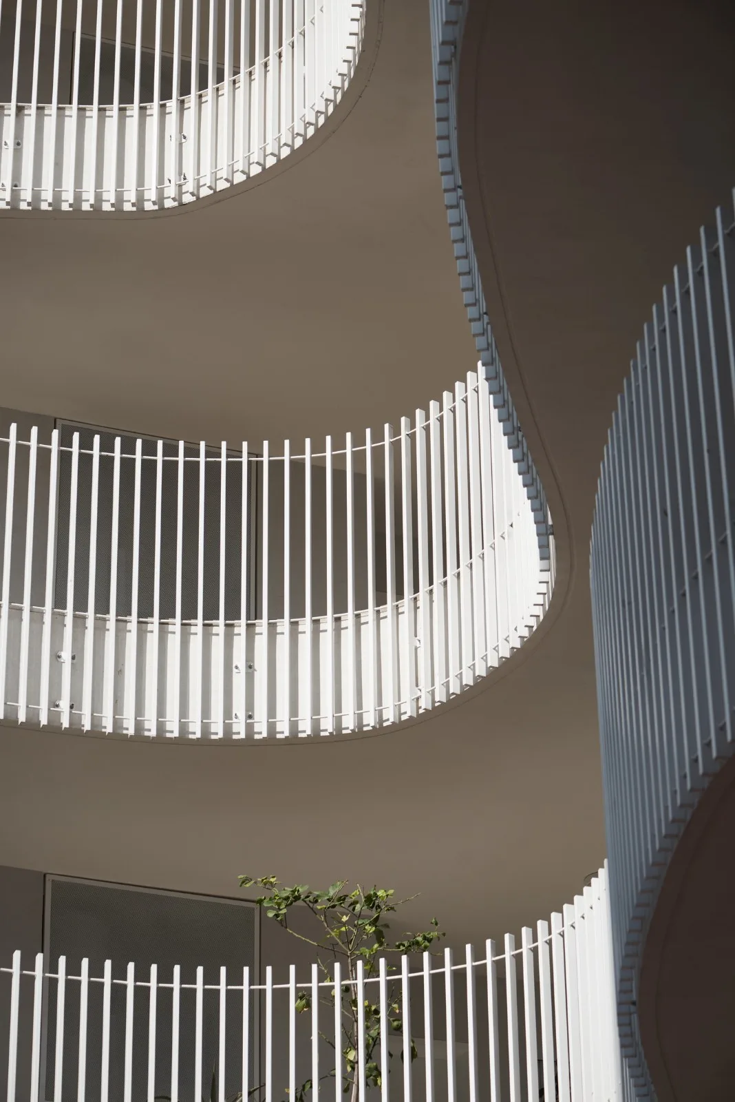 BIM Architecture | Drift like Central Apartment Building/HQ Architects