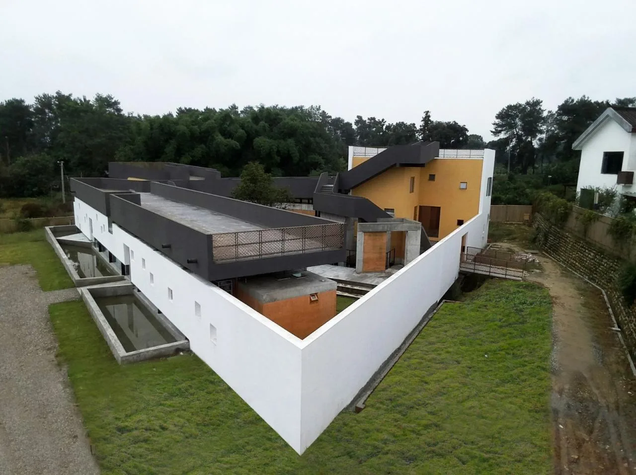 BIM Architecture | Mingting Rural Natural School/Vibrant and Splashing Architecture Studio