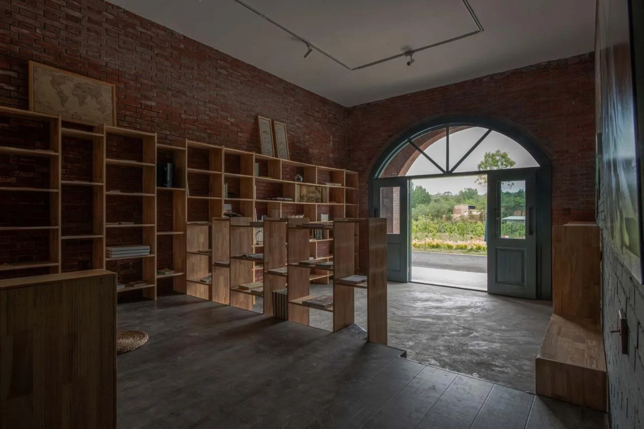 BIM Architecture | Lizigou Village Red Brick Natural Auditorium/KEYWORKS+Reng Architecture