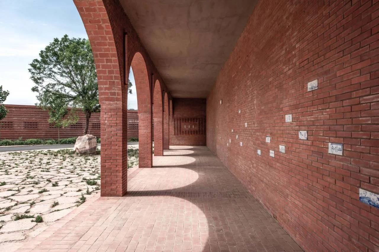 BIM Architecture | Lizigou Village Red Brick Natural Auditorium/KEYWORKS+Reng Architecture