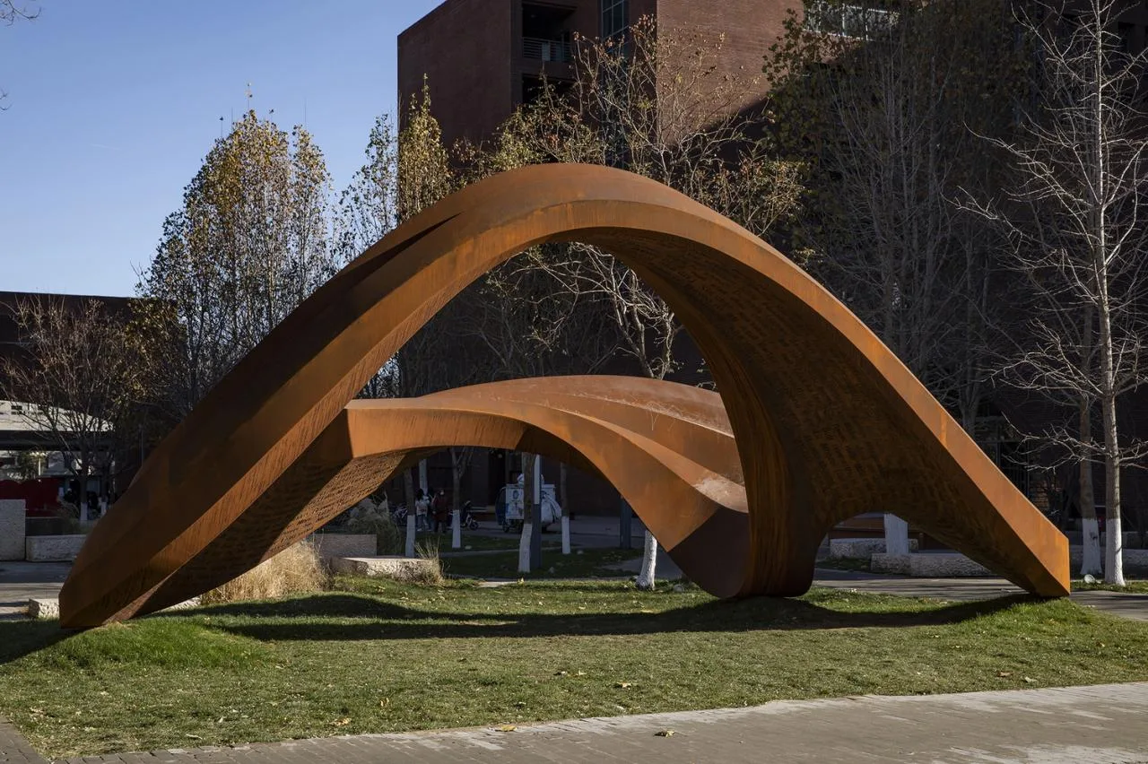 BIM Architecture | "Endless" - Public Art Works Commemorating the 80th Anniversary of Beijing Foreign Studies University/New Works by Hu Quanchun