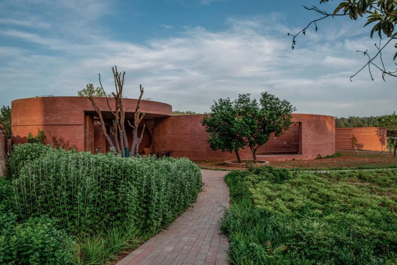 BIM Architecture | Lizigou Village Red Brick Natural Auditorium/KEYWORKS+Reng Architecture