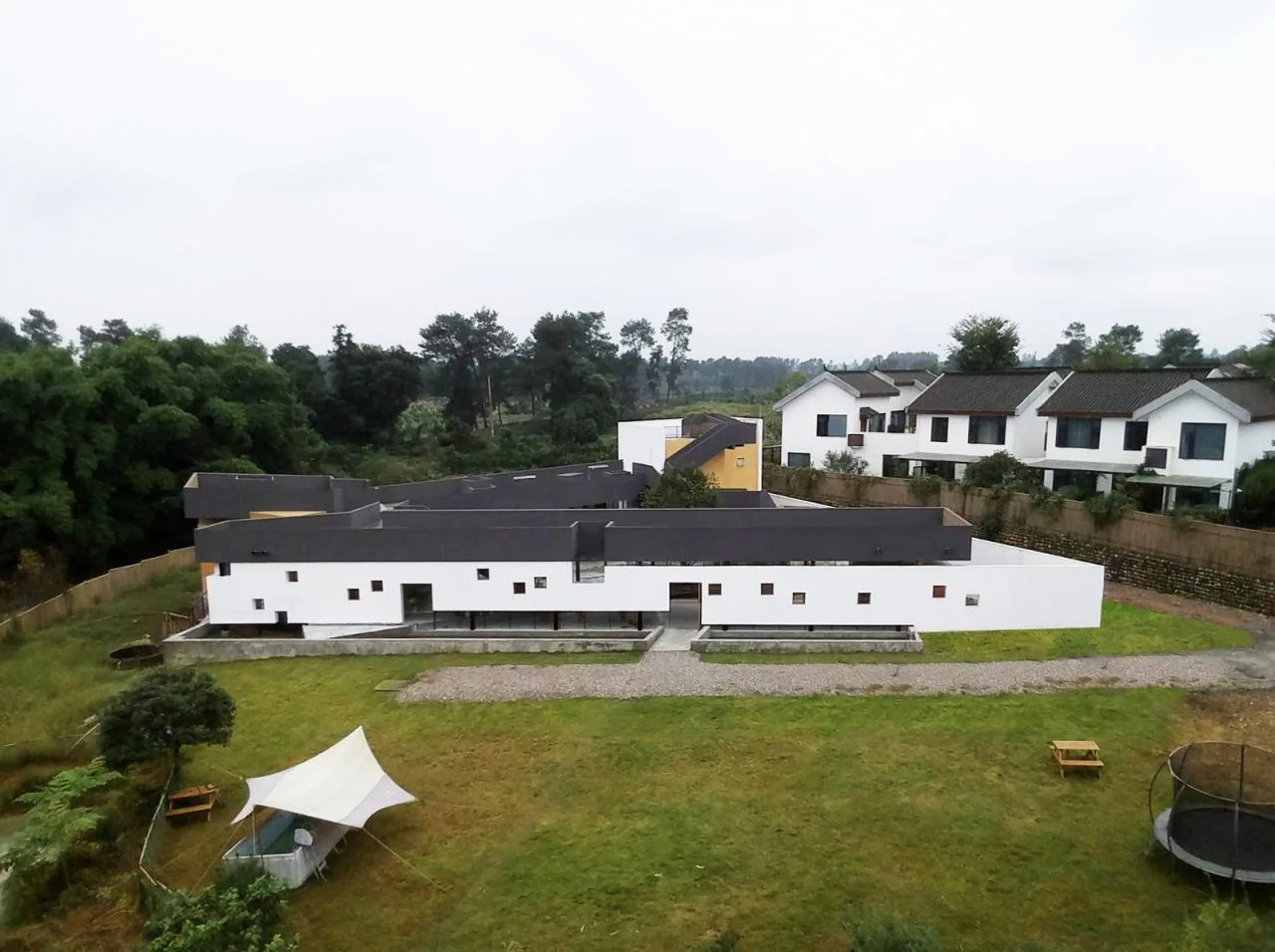 BIM Architecture | Mingting Rural Natural School/Vibrant and Splashing Architecture Studio