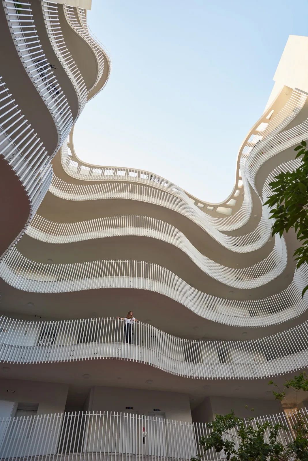 BIM Architecture | Drift like Central Apartment Building/HQ Architects